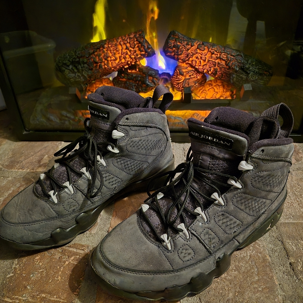 Air Jordan Retro 9 Size 8